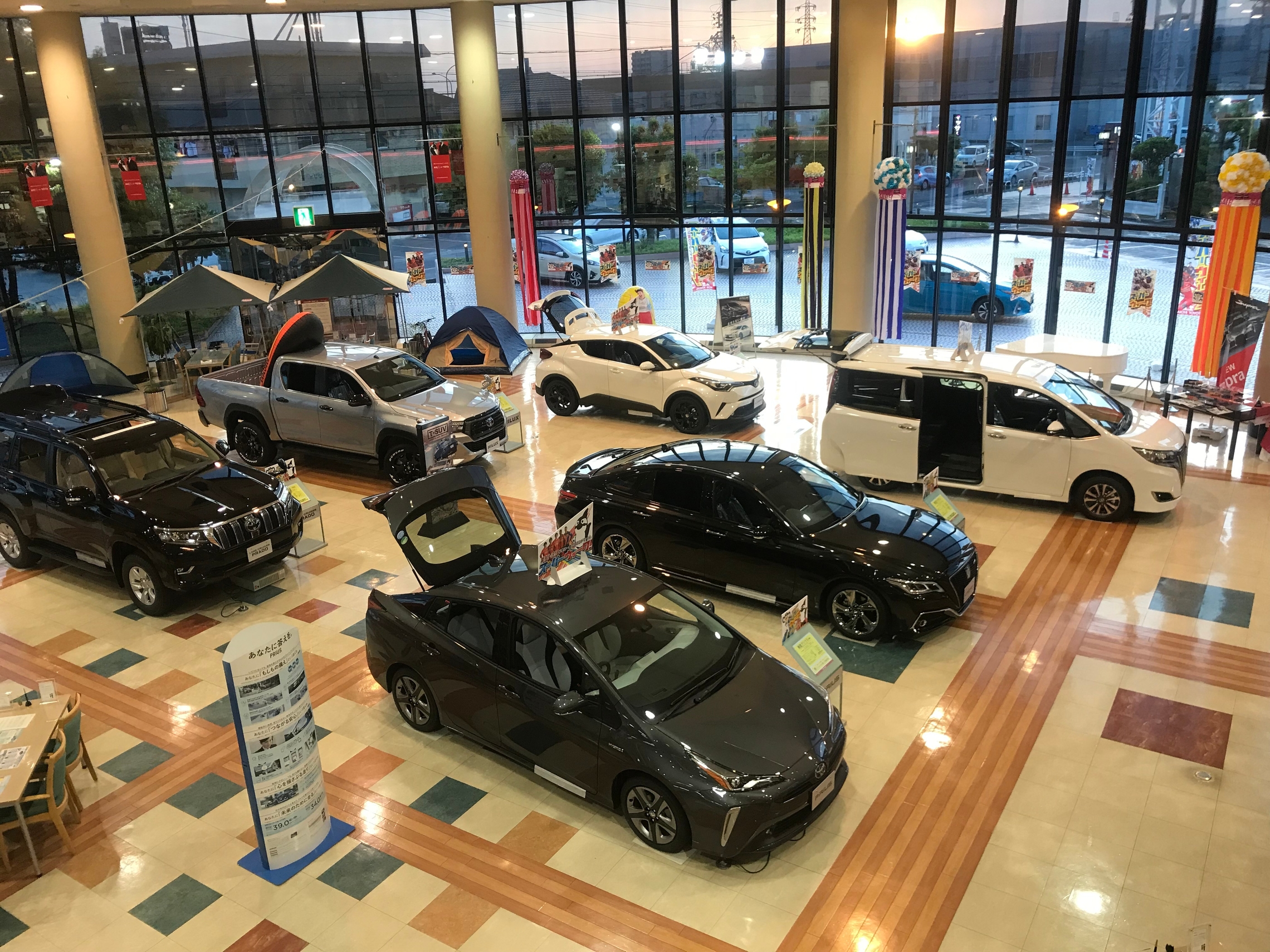 愛知トヨタ自動車 株 最大のショールームと１５台の試乗車でお待ちしています