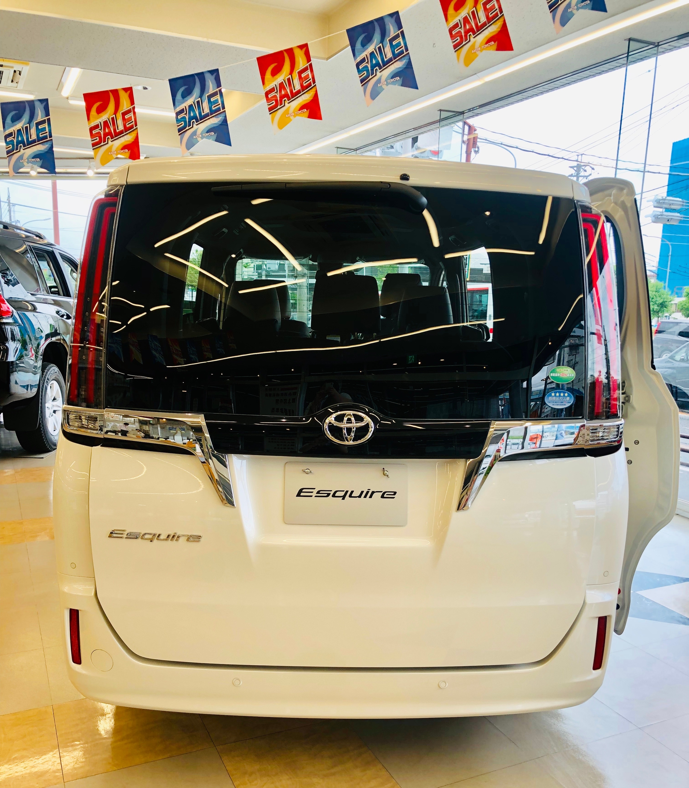 夜のショールーム