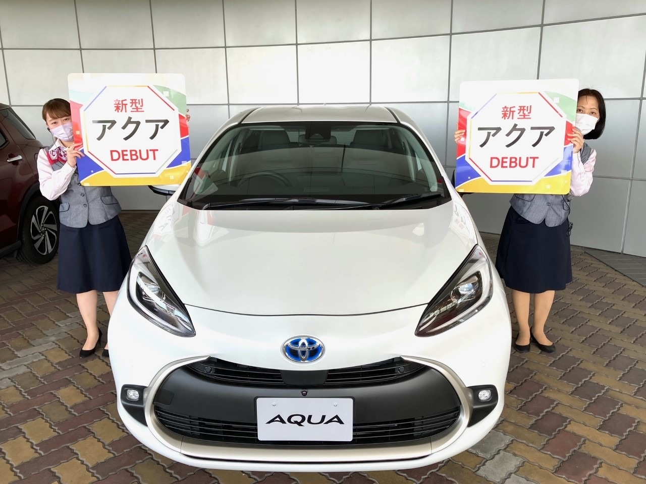 新型アクア 展示中