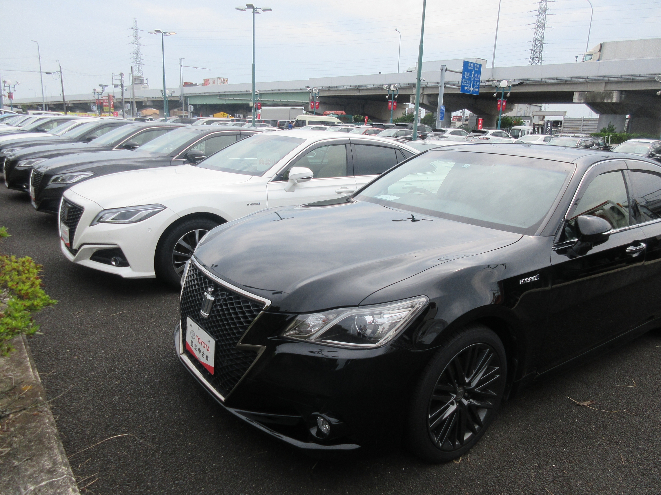 クラウン中古車のご案内