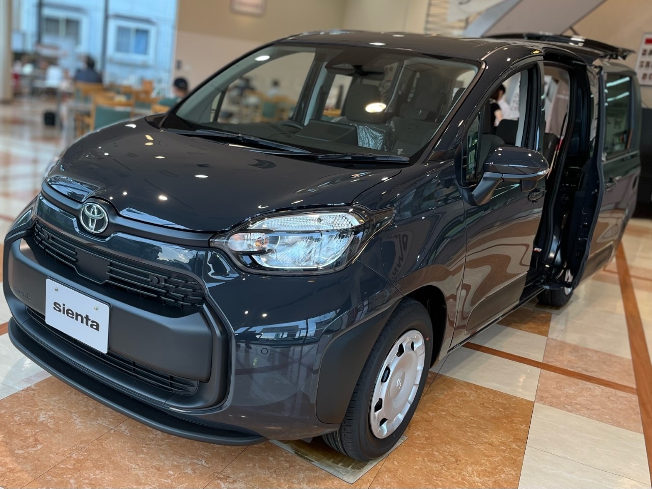 展示車あります 新型シエンタdebut