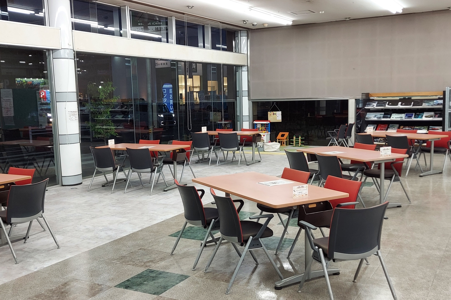 ショールーム内 (2)