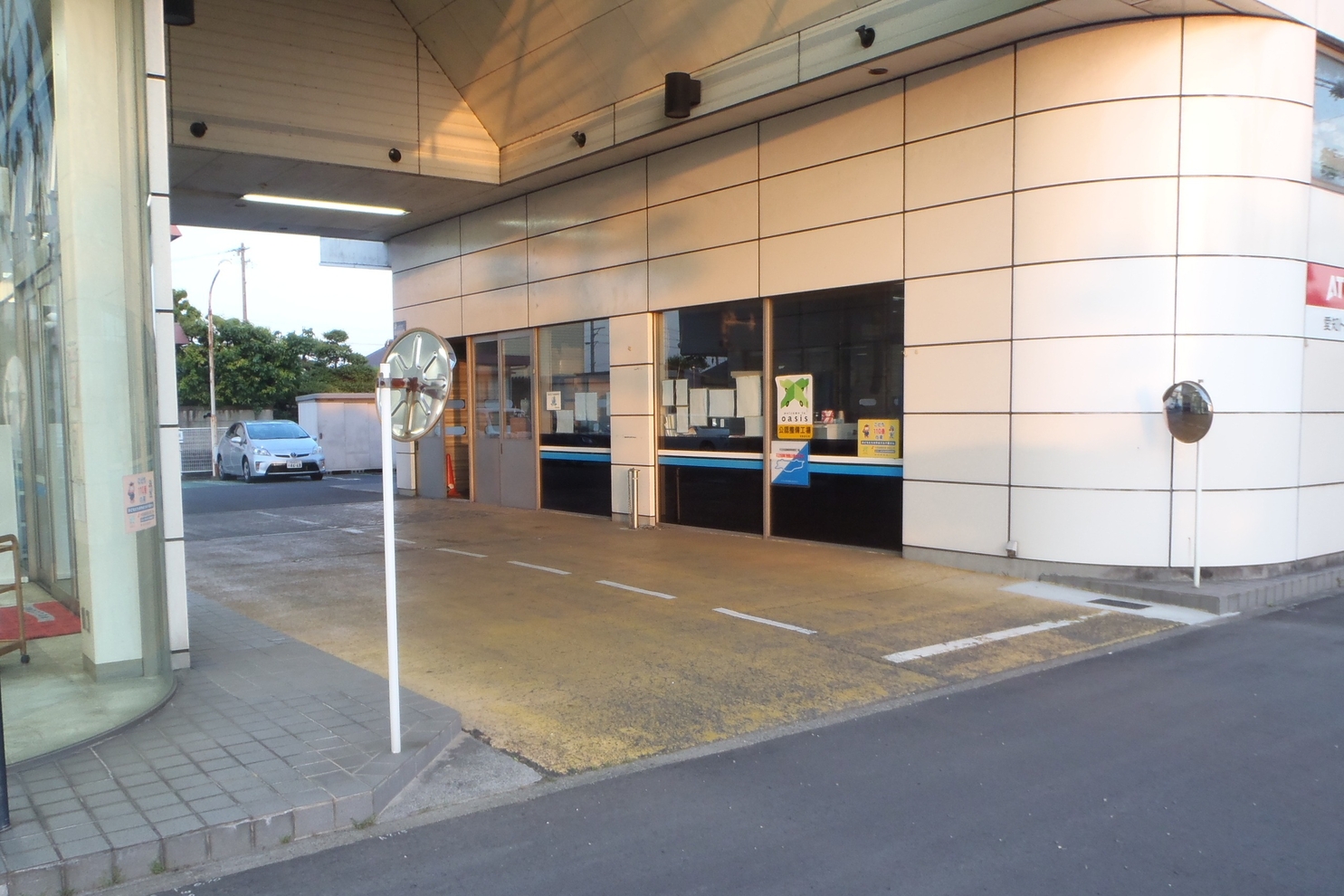 稲沢横地店(サービス) ③駐車場入口南