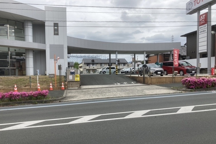 豊橋佐藤 駐車場入り口