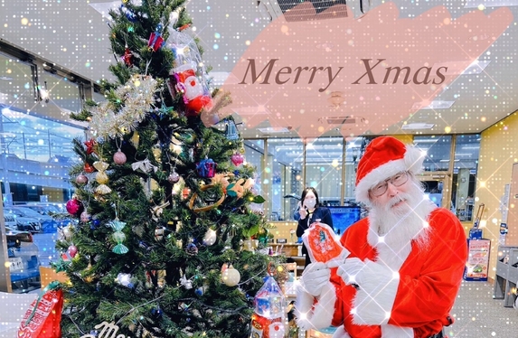 なんと、岡崎インター店にサンタさんが、、、🎅🎄