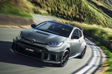 RZ“High performance” + Aero performance package［GR-DAT（8AT・4WD）］