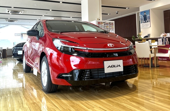 新型アクアの展示車が入りました！！！