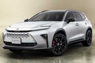 （左）：特別仕様車 ESTATE RS “THE 70th” （ベース車両はESTATE RS）