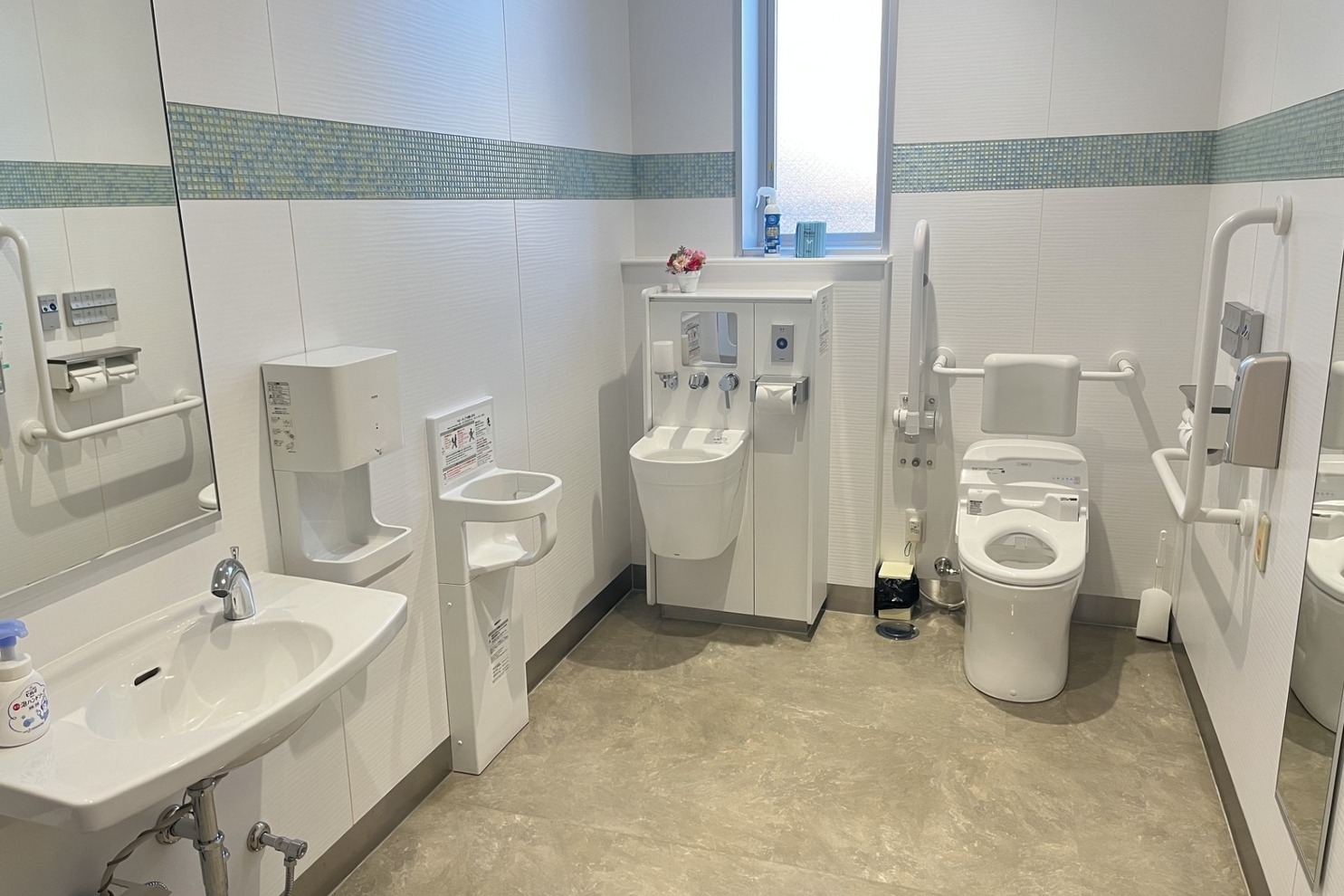 鳴海店多目的トイレ2601